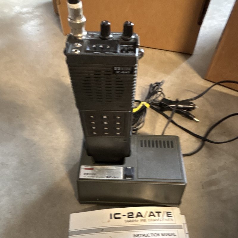 Радиостанция Icom IC-2AT