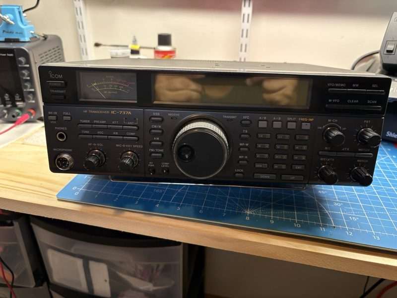 Радиостанция Icom IC-737A