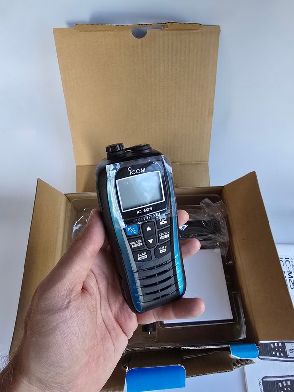 Радиостанция Icom IC-M25