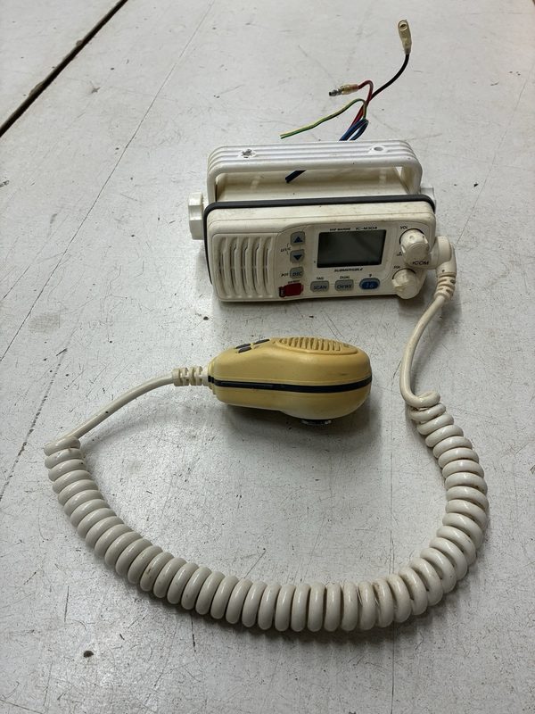 Радиостанция Icom IC-M304