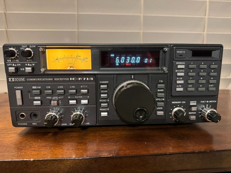 Радиостанция Icom IC-R71A