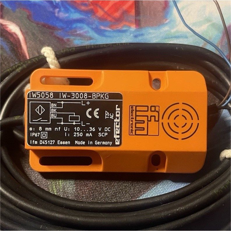Датчик приближения ifm IW-3008-BPKG