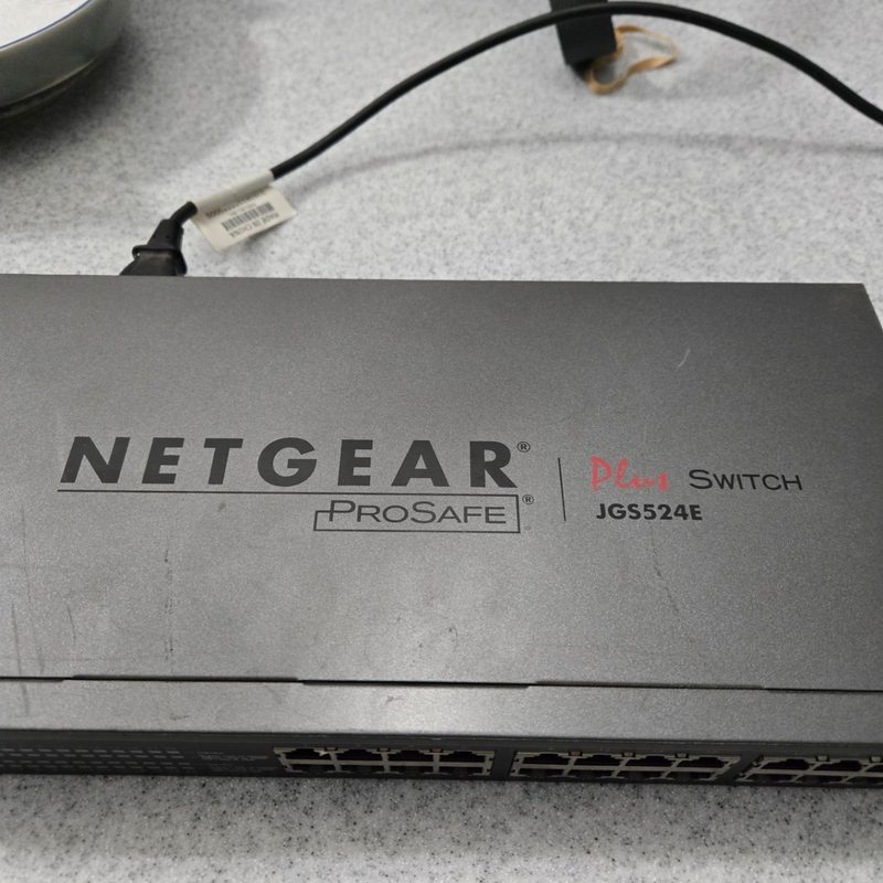 Коммутатор Netgear JGS524E