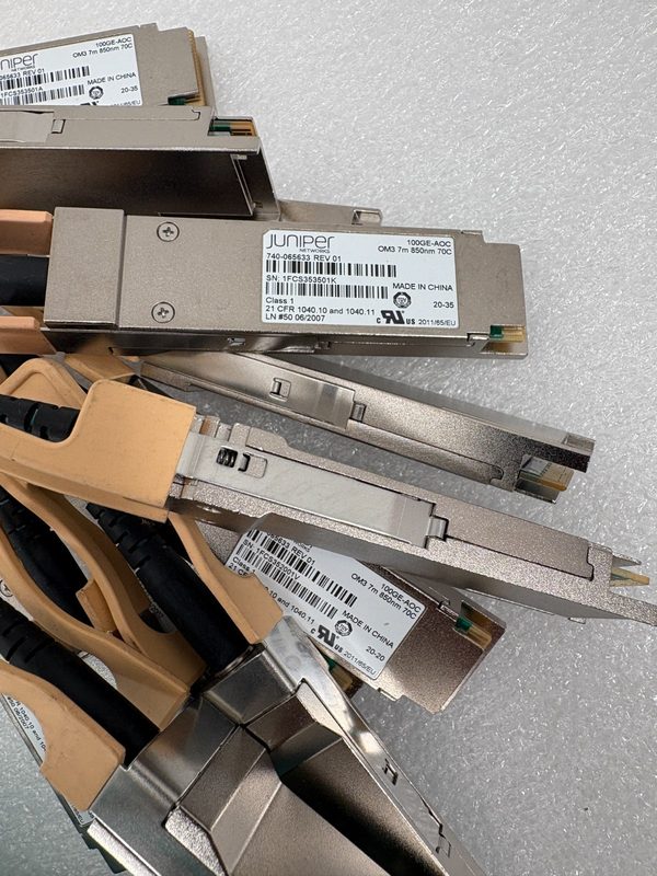 Кабель Juniper JNP-100G-AOC-7M