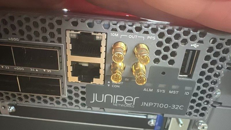 Коммутатор Juniper JNP7100-32C-CHAS