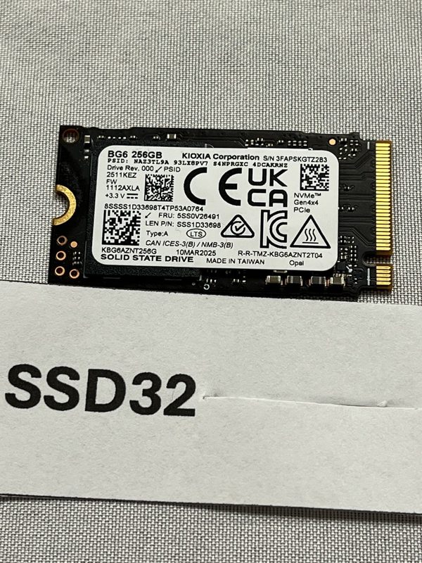 SSD-накопитель KBG6AZNT256G