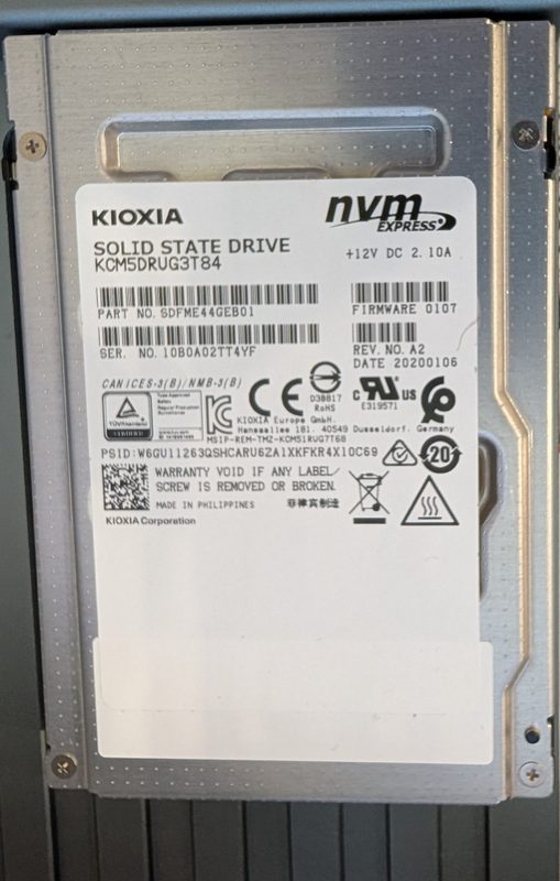 SSD-накопитель Lenovo KCM5DRUG3T84