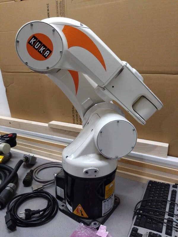 Робот KUKA KRC2SR