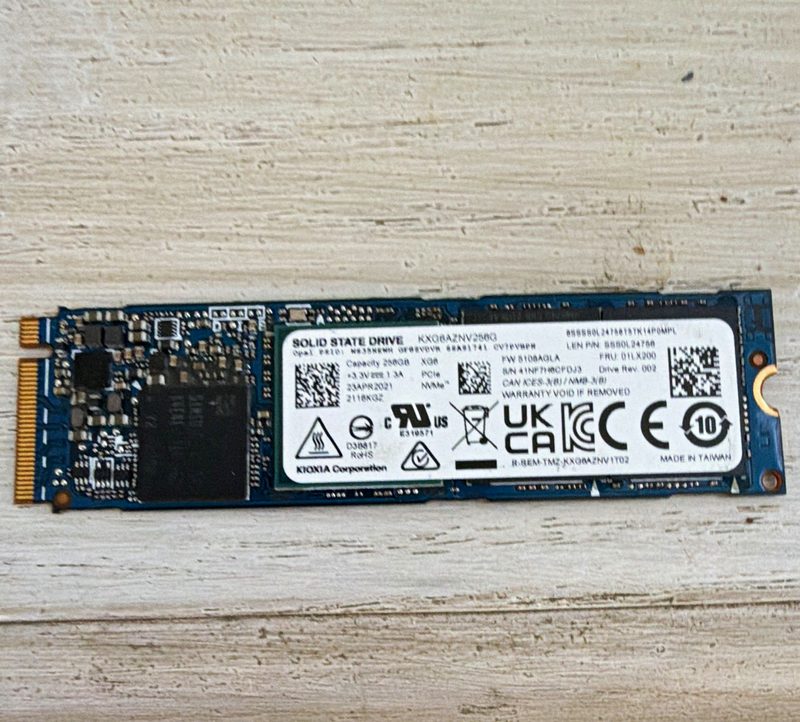 SSD-накопитель KXG80ZNV256G