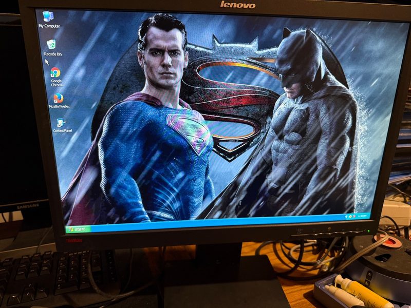 Монитор Lenovo L2250PWD