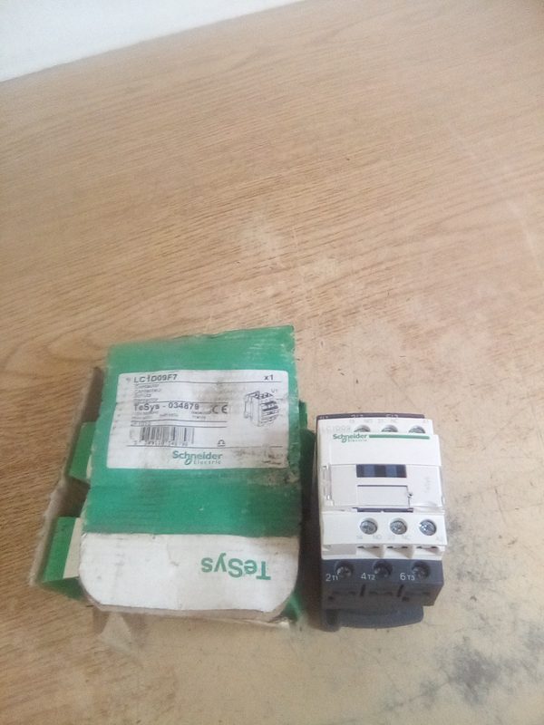 Контактор Schneider LC1D09F7