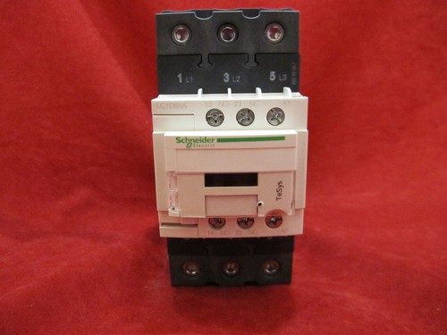 Контактор Schneider LC1D65AF7