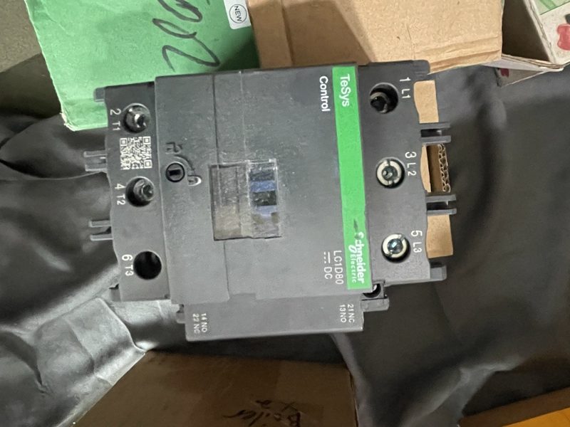 Контактор Schneider LC1D80BD