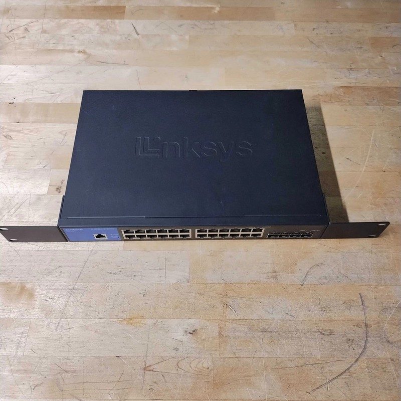 Коммутатор Cisco LGS328C