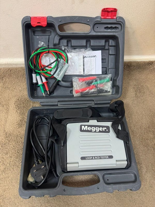 Тестер Megger LRCD220