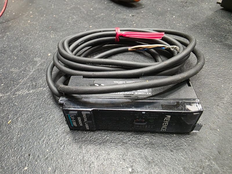 Фотоэлектрический датчик Keyence LV51MP