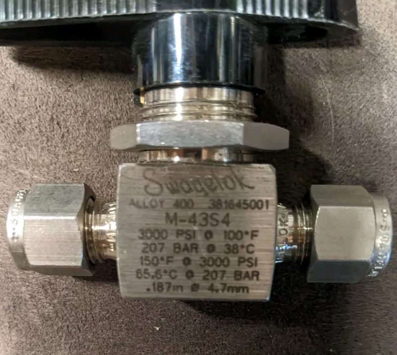Клапан Swagelok M-43S4