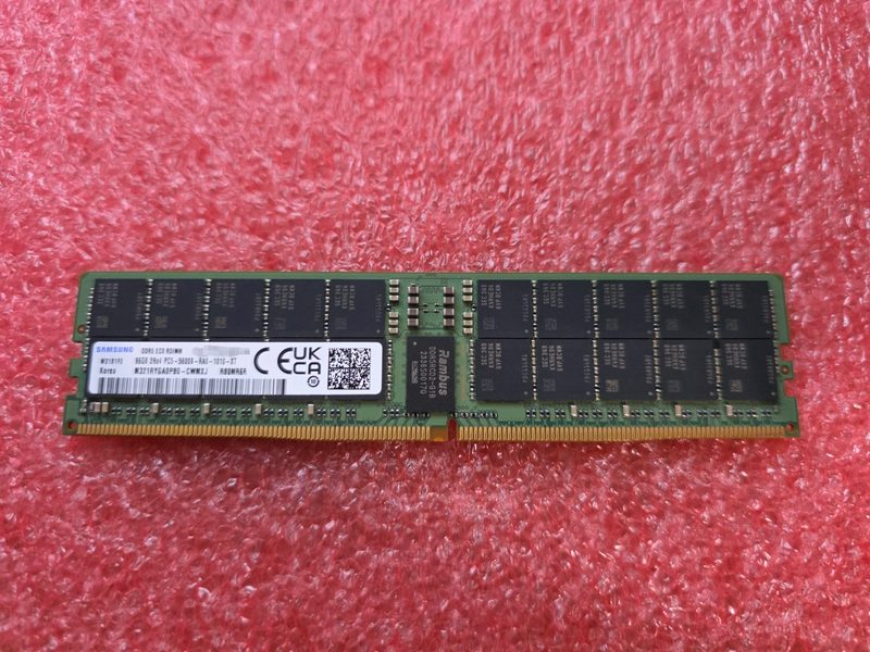 Модуль памяти Samsung M321RYGA0PB0-CWM