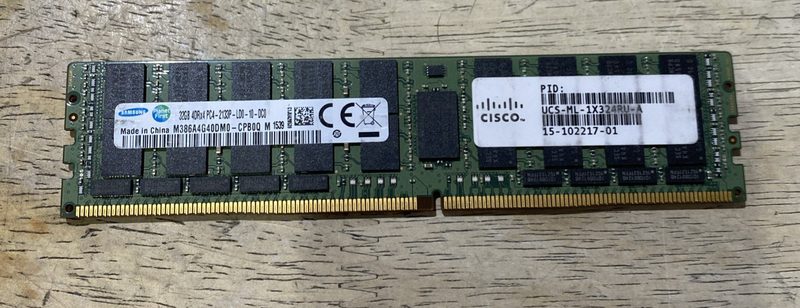 Модуль памяти Samsung M386A4G40DM0-CPB0Q