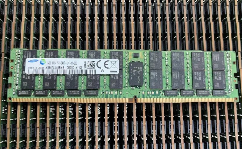 Модуль памяти Samsung M386A8K40BMB-CRC