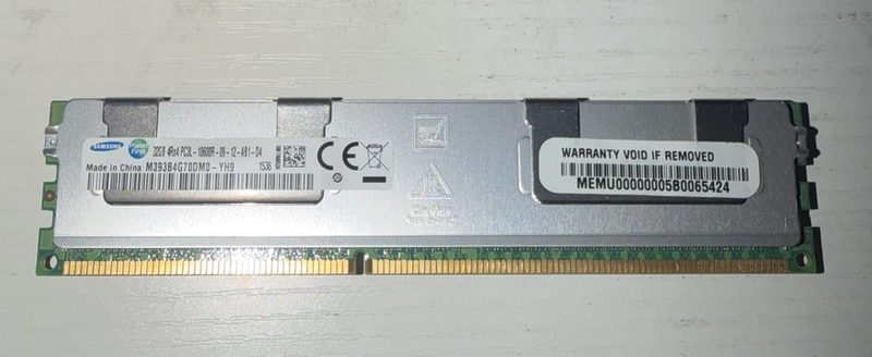 Модуль памяти Samsung M386B4G70DM0-YK04