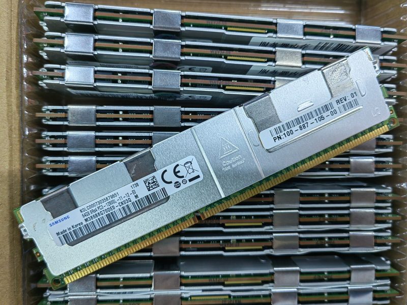 Модуль памяти Samsung M386B8G70DE0-CK0