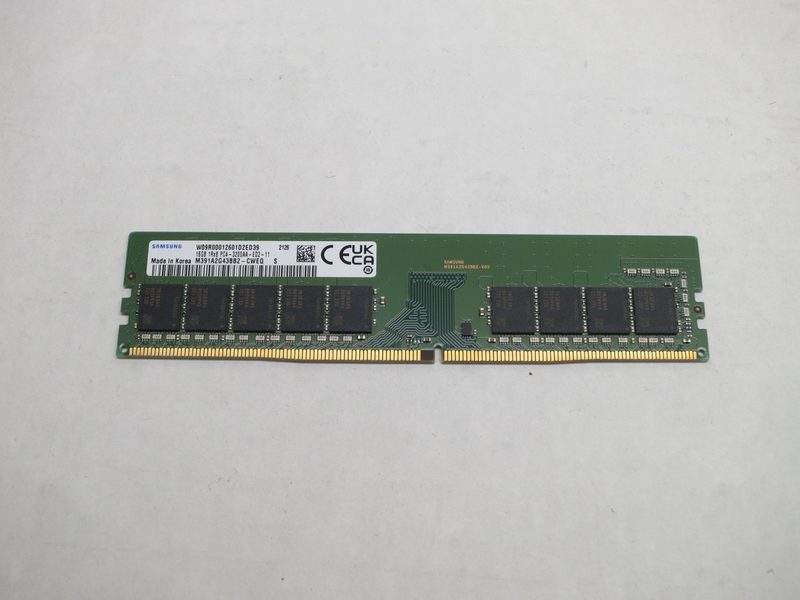 Модуль памяти Samsung M391A2G43BB2-CWE