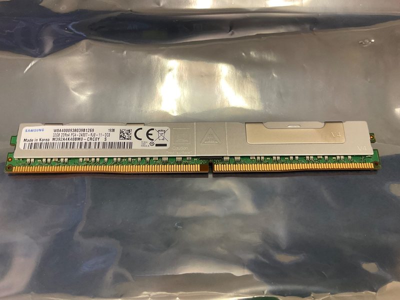 Модуль памяти Samsung M392A4K40BM0-CRC0Y