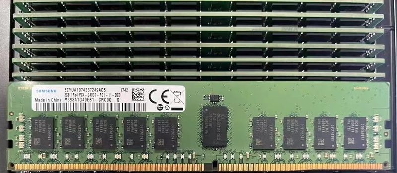 Модуль памяти Samsung M393A1G40EB1-CRC