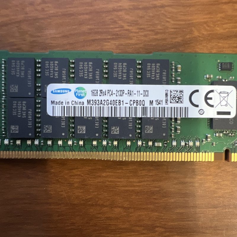 Модуль памяти Samsung M393A2G40EB1