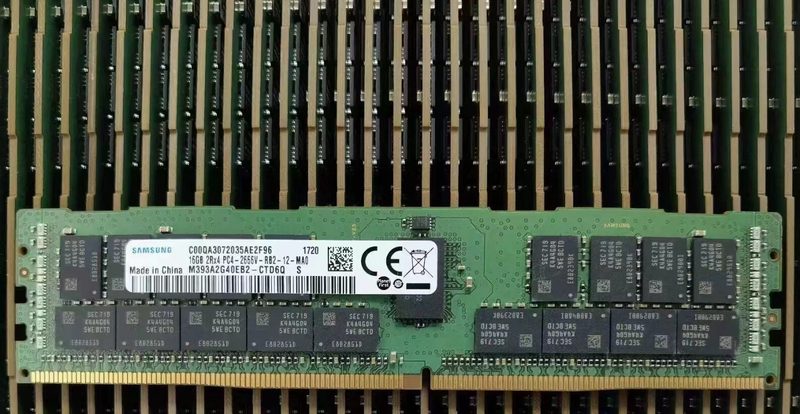 Модуль памяти Samsung M393A2G40EB2-CTD