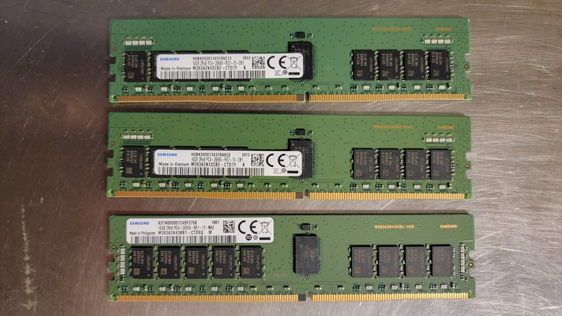 Модуль памяти Samsung M393A2K43CB2-CTD