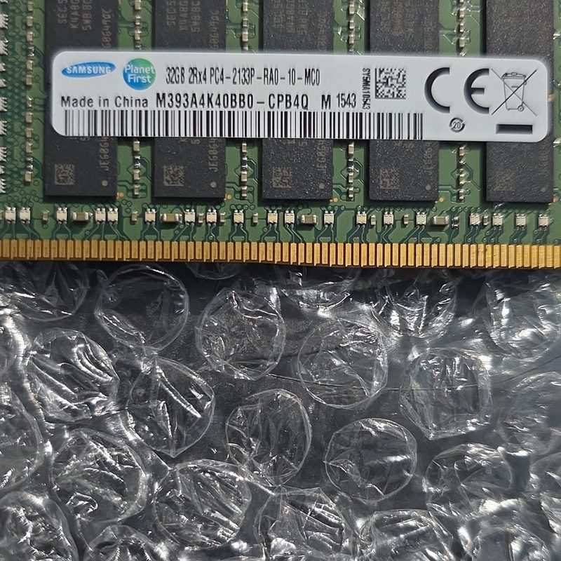 Модуль памяти Samsung M393A4K40BB0-CPB4Q