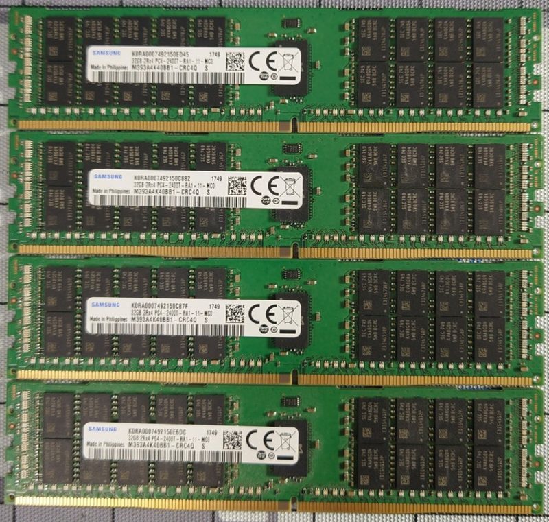 Модуль памяти Samsung M393A4K40BB1-CRC4Q