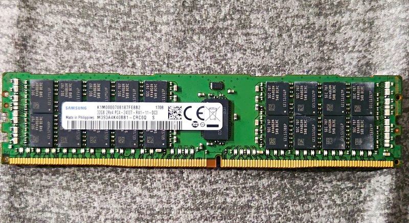 Модуль памяти Samsung M393A4K40BB1