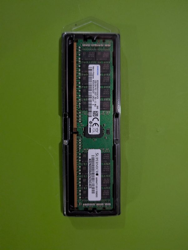 Модуль памяти Samsung M393A4K40CB1-CRC