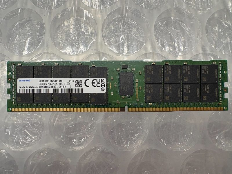 Модуль памяти Samsung M393A8G40AB2-CVF
