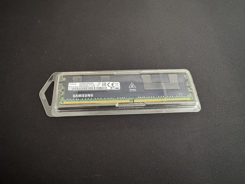 Модуль памяти Samsung M393A8K40B21-CTC