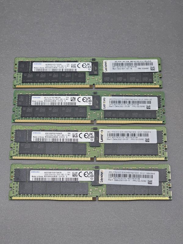 Модуль памяти Samsung M393AAG40M3B