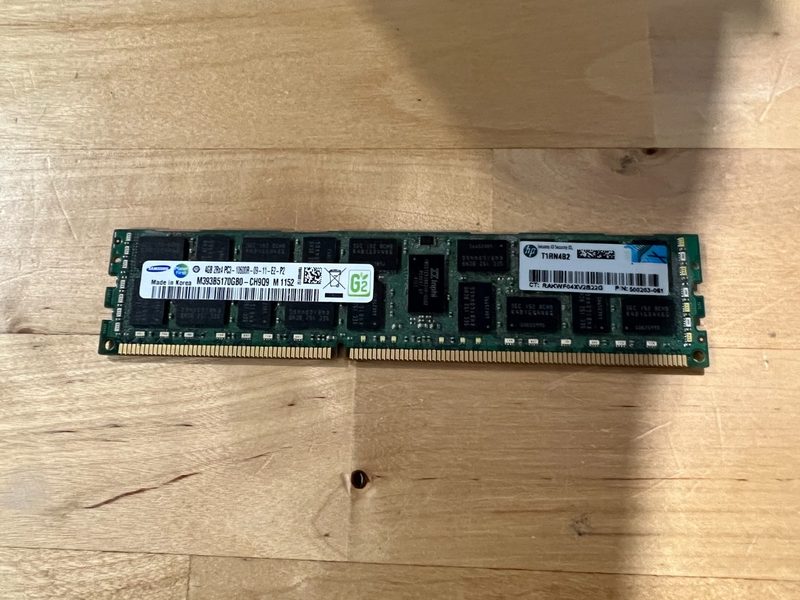 Модуль памяти Samsung M393B5170GB0-CH9Q9