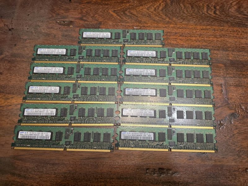 Модуль памяти Samsung M393T2950CZA-CE6