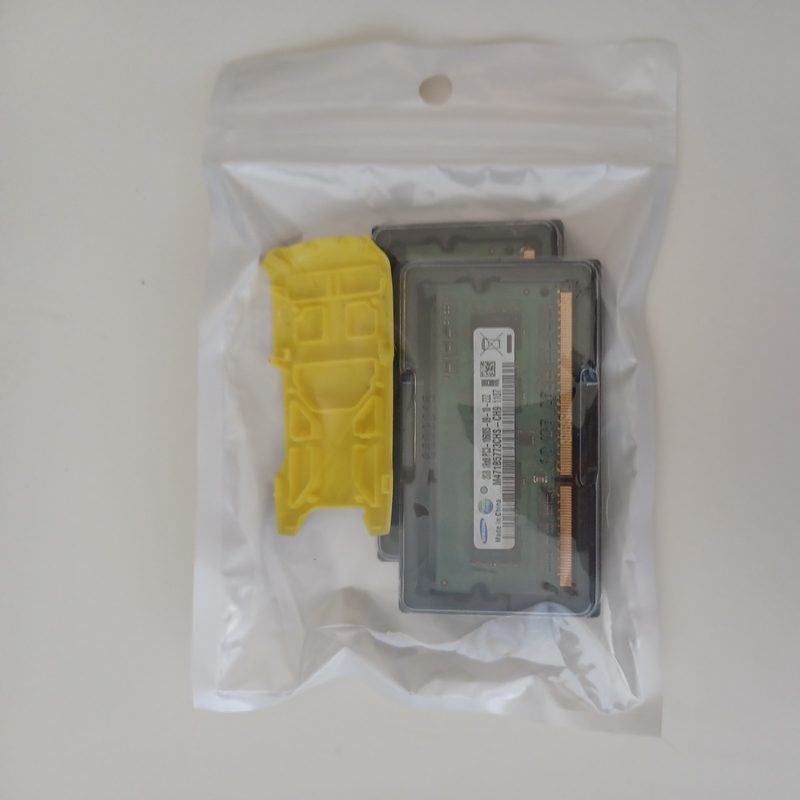 Модуль памяти Samsung M471B5773CHS-CH9
