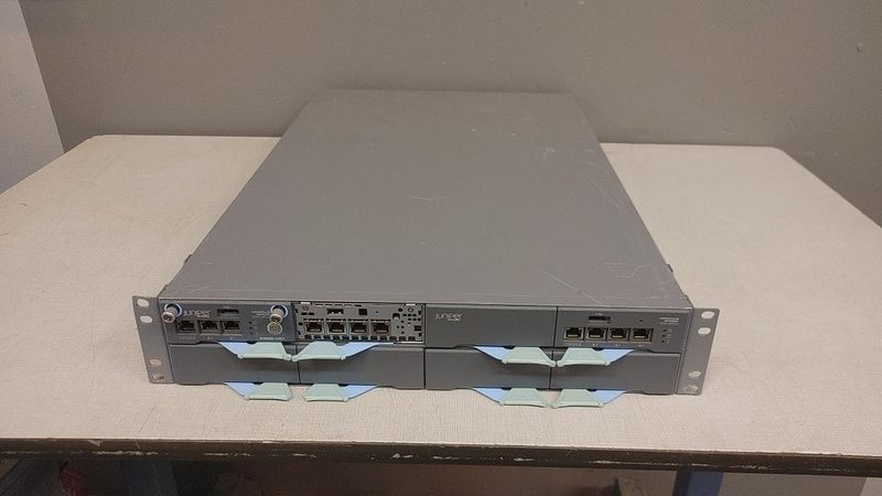 Коммутатор Juniper MAG6611