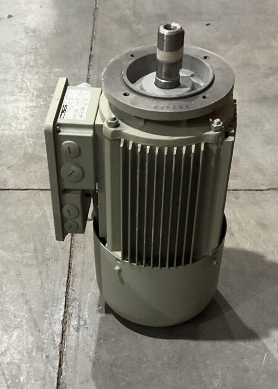 Электродвигатель Lenze MDEMARS100-32B
