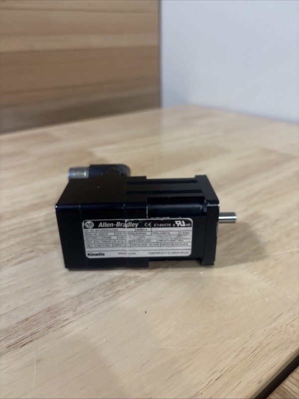 Серводвигатель Allen-Bradley MPL-A1510V-VJ72AA