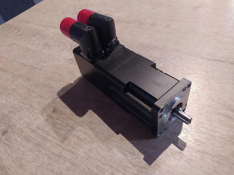 Серводвигатель Allen-Bradley MPL-B1520U-VJ74AA