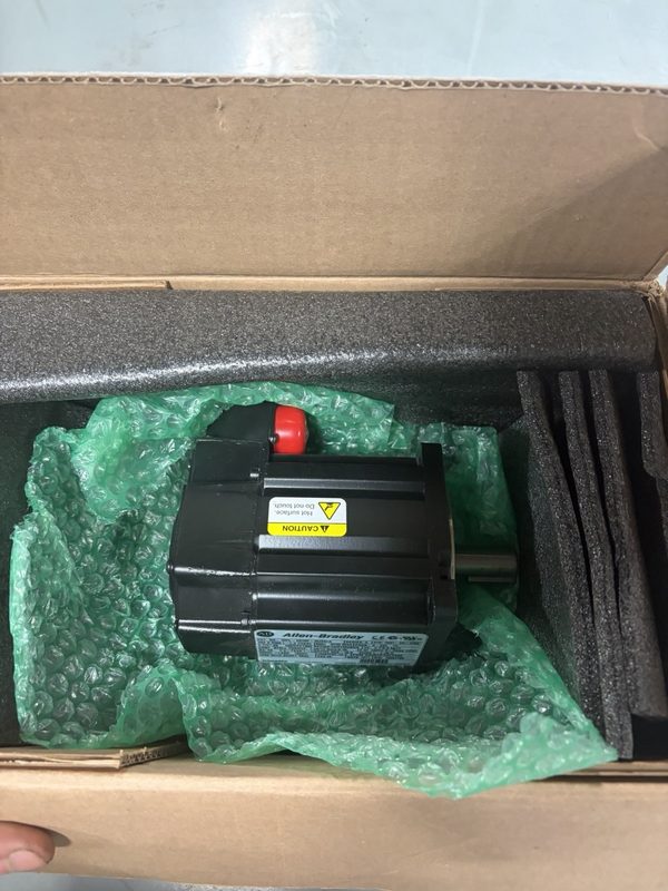 Серводвигатель Allen-Bradley MPL-B310P-MJ22AA