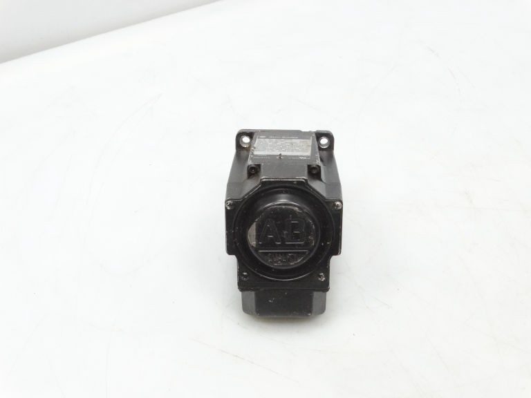 Серводвигатель Allen-Bradley MPL-B320P-MK22AA
