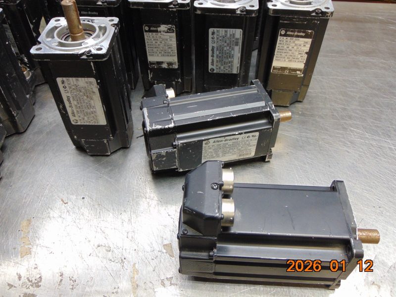 Серводвигатель Allen-Bradley MPL-B330P-SJ22AA