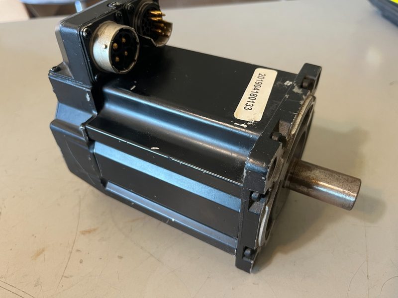 Серводвигатель Allen-Bradley MPL-B420P-SK22AA